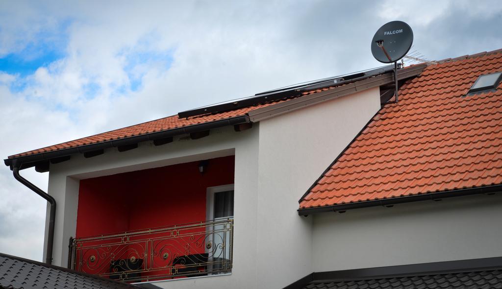Guesthouse Pink Panther Udbina Δωμάτιο φωτογραφία