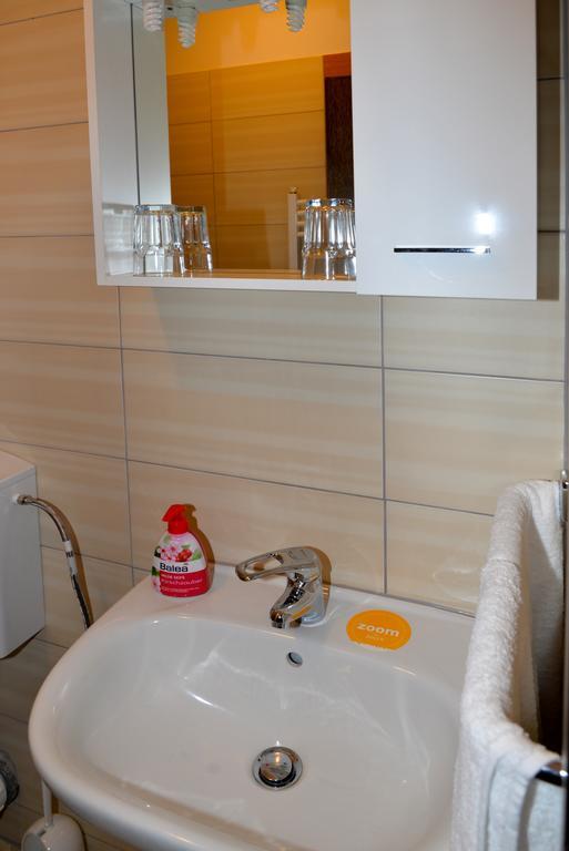 Guesthouse Pink Panther Udbina Δωμάτιο φωτογραφία