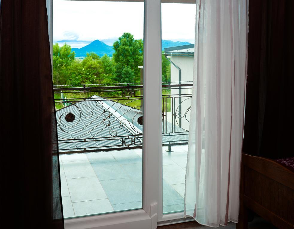 Guesthouse Pink Panther Udbina Εξωτερικό φωτογραφία